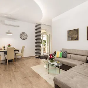 https://quiet-center-apartments.primorje-gorskikotar.com